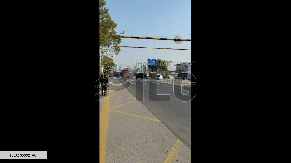 China: Malfunctioning Electric Car Spins Repeatedly in Traffic