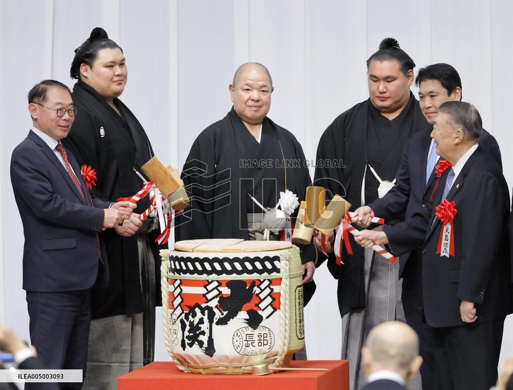 Sumo association marks 100th anniversary