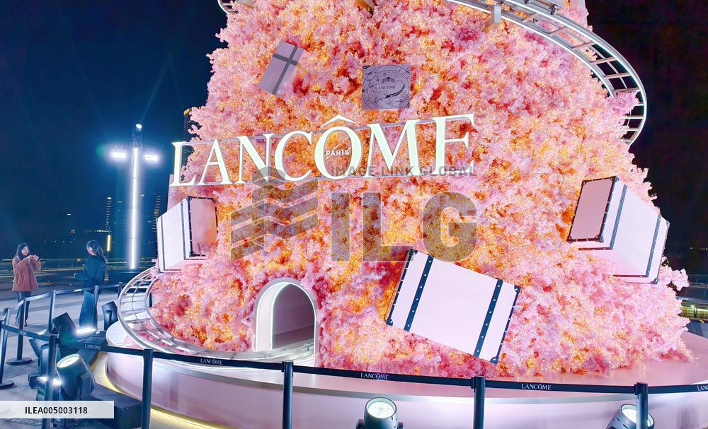LANCOME 90th Anniversary Giant Christmas Tree
