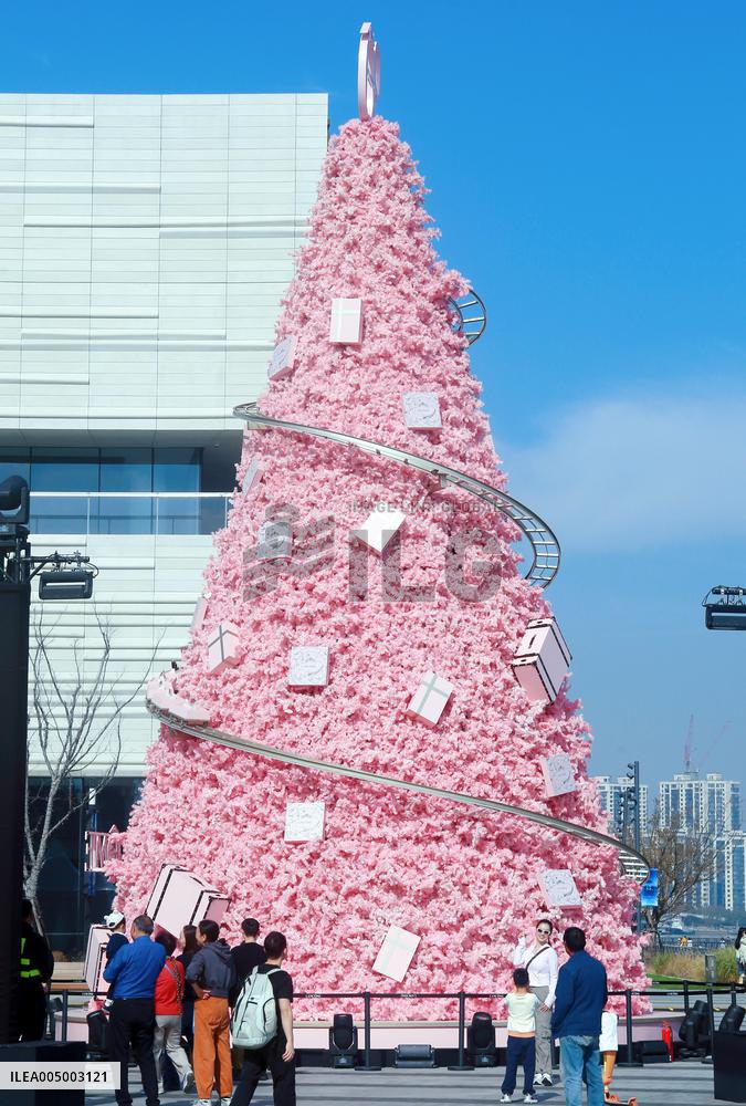 LANCOME 90th Anniversary Giant Christmas Tree