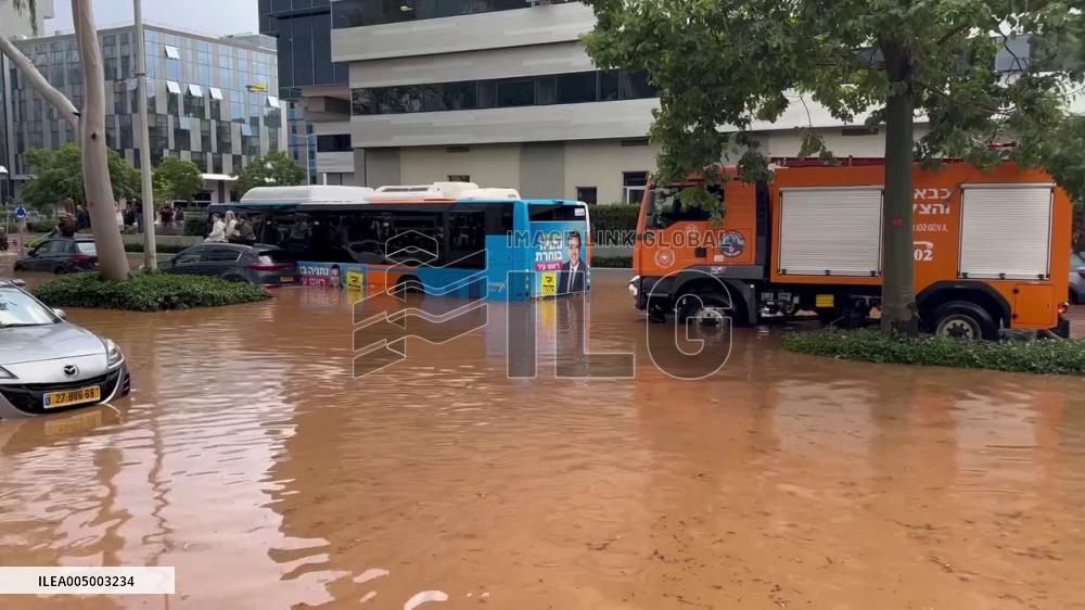 Israel: Heavy Rain Causes Flash Floods in Netanya After Intense Cloudburst