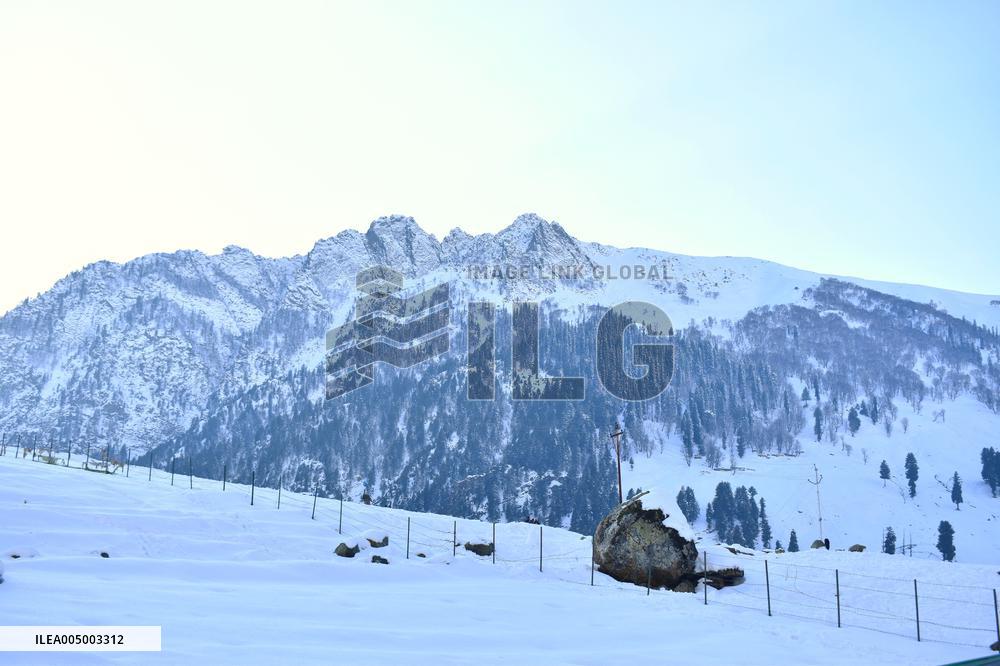 People Enjoy The Season's First Snowfall In Kashmir