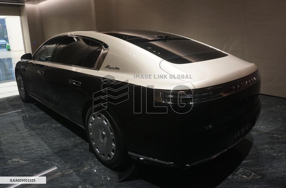 HUAWEI MAEXTRO S800 Sedan