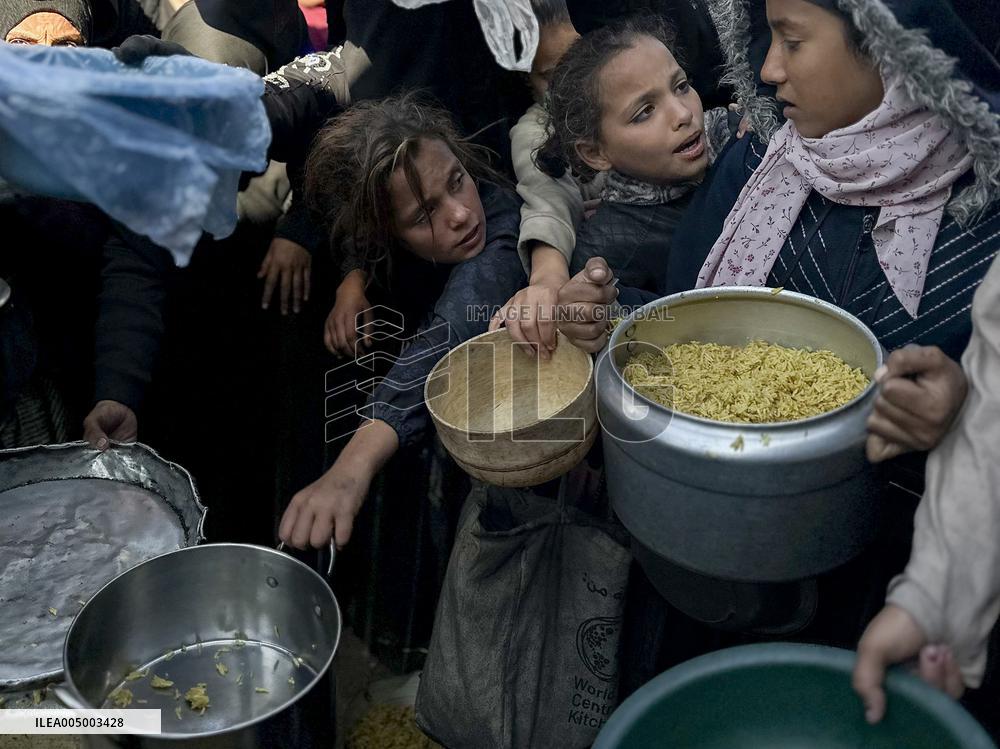 Khan Yunis Receives Aid From Turkey - Gaza