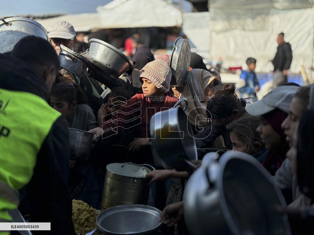 Khan Yunis Receives Aid From Turkey - Gaza