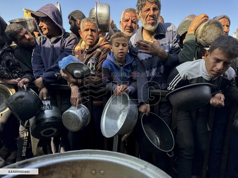 Khan Yunis Receives Aid From Turkey - Gaza