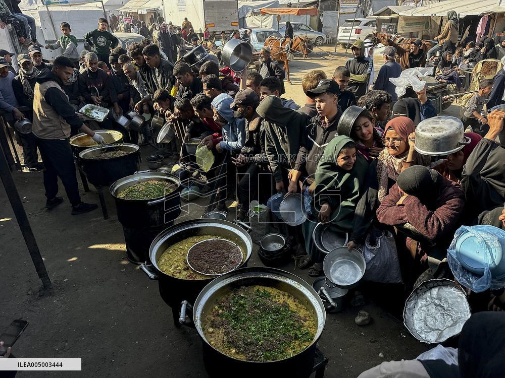 Khan Yunis Receives Aid From Turkey - Gaza