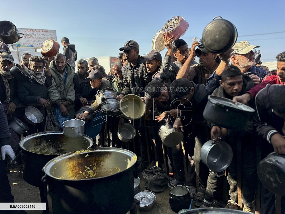 Khan Yunis Receives Aid From Turkey - Gaza