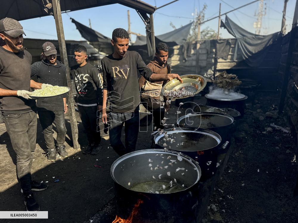 Khan Yunis Receives Aid From Turkey - Gaza