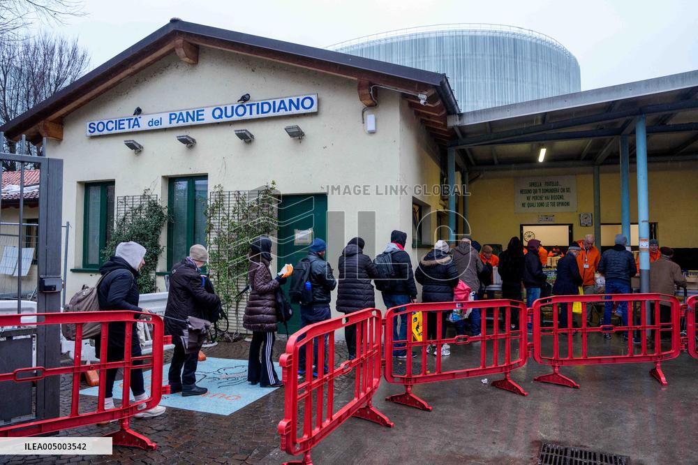 Pane Quotidiano Distributes Food In Milano - Italy