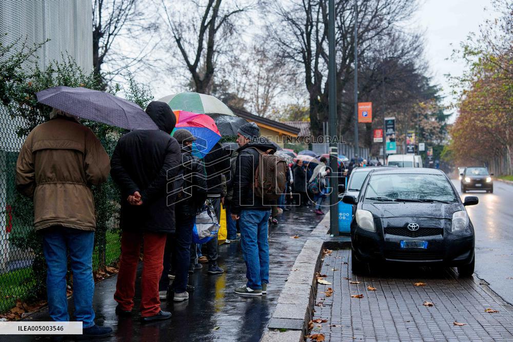 Pane Quotidiano Distributes Food In Milano - Italy