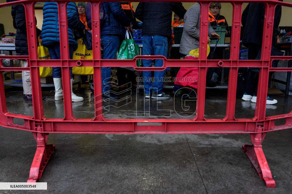 Pane Quotidiano Distributes Food In Milano - Italy