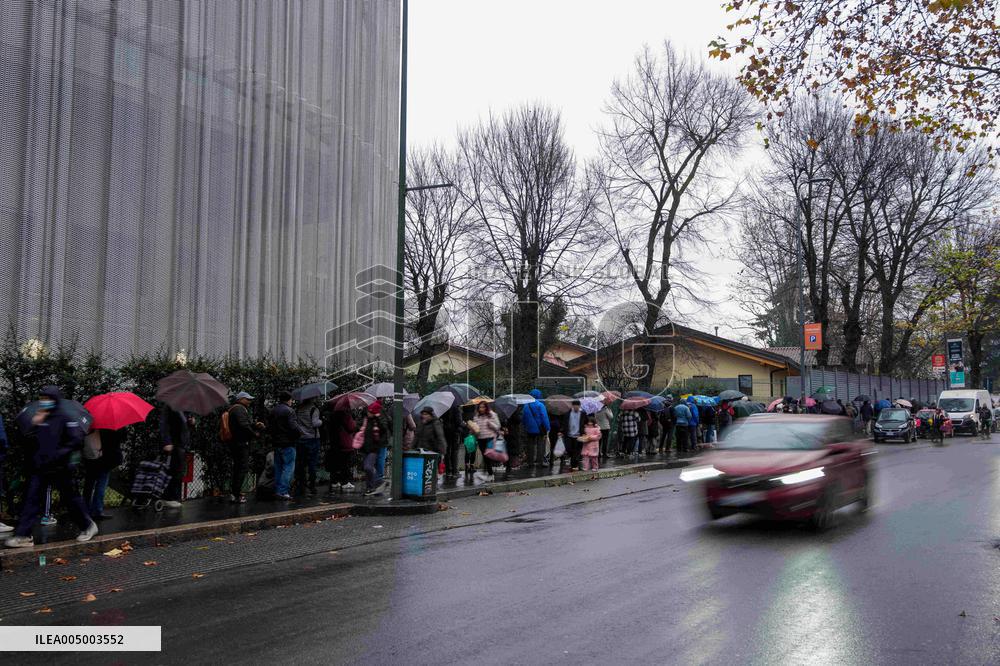 Pane Quotidiano Distributes Food In Milano - Italy