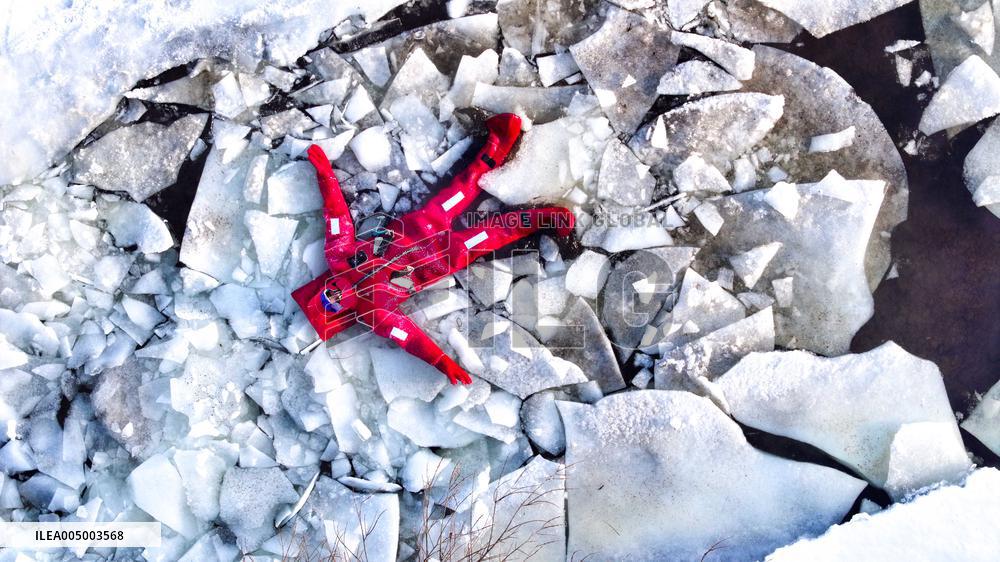 Extreme Cold Ice Floating