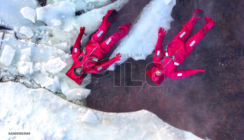 Extreme Cold Ice Floating