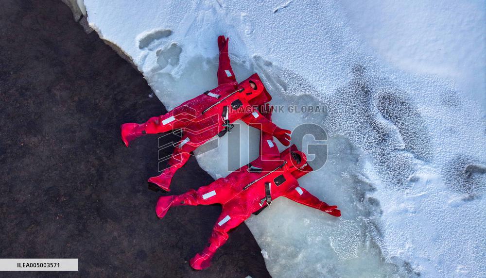 Extreme Cold Ice Floating