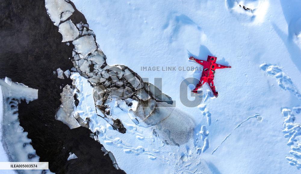 Extreme Cold Ice Floating