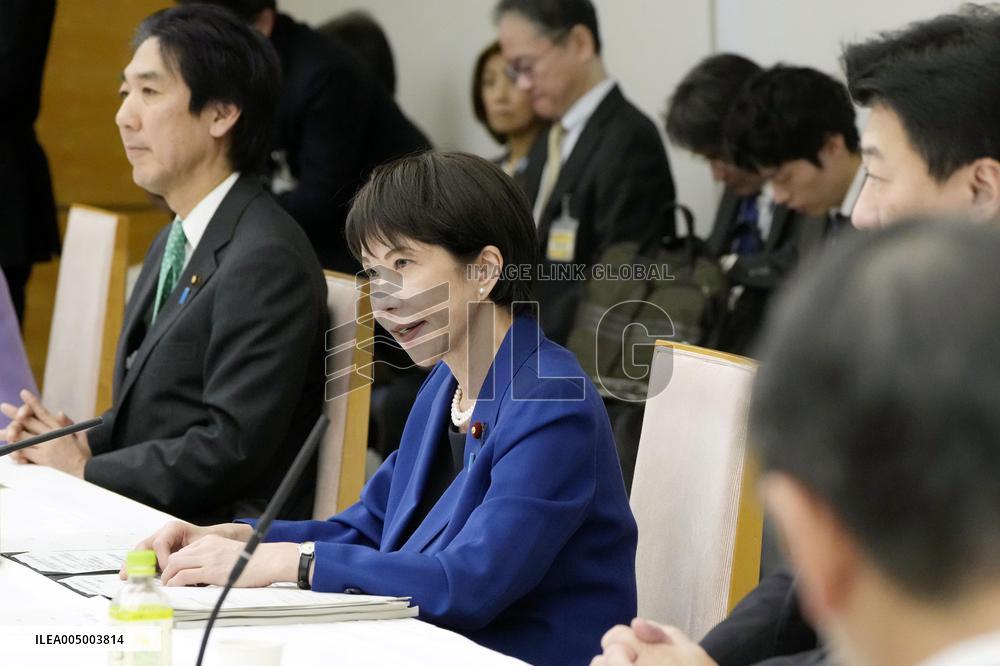 Takaichi at economic and fiscal policy meeting