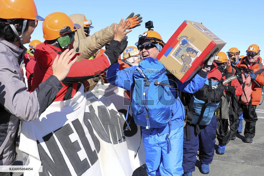 New Japanese Antarctic expedition team arrives at base