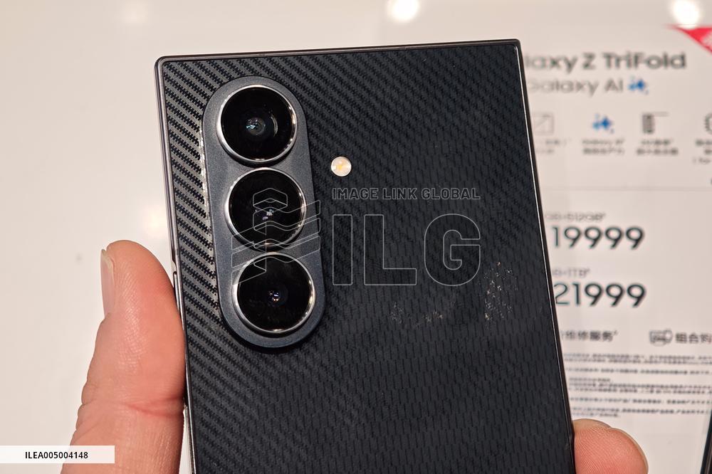 Samsung Galaxy Z TriFold Phone