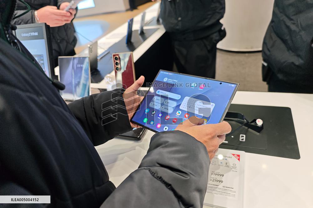 Samsung Galaxy Z TriFold Phone