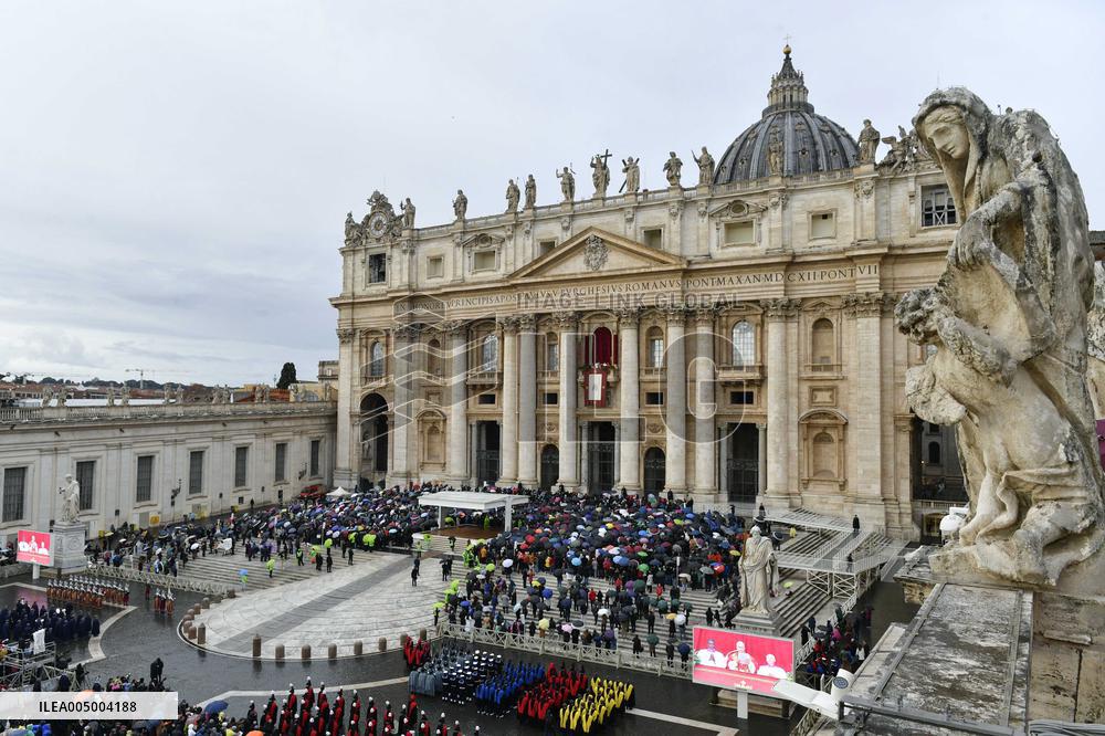 Pope Leo XIV delivers his Christmas Urbi et Orbi blessing message - Vatican