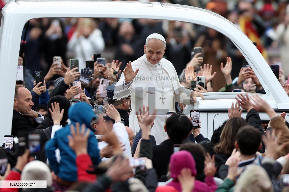 Leo XIV Greets the Faithful from the Popemobile - Vatican
