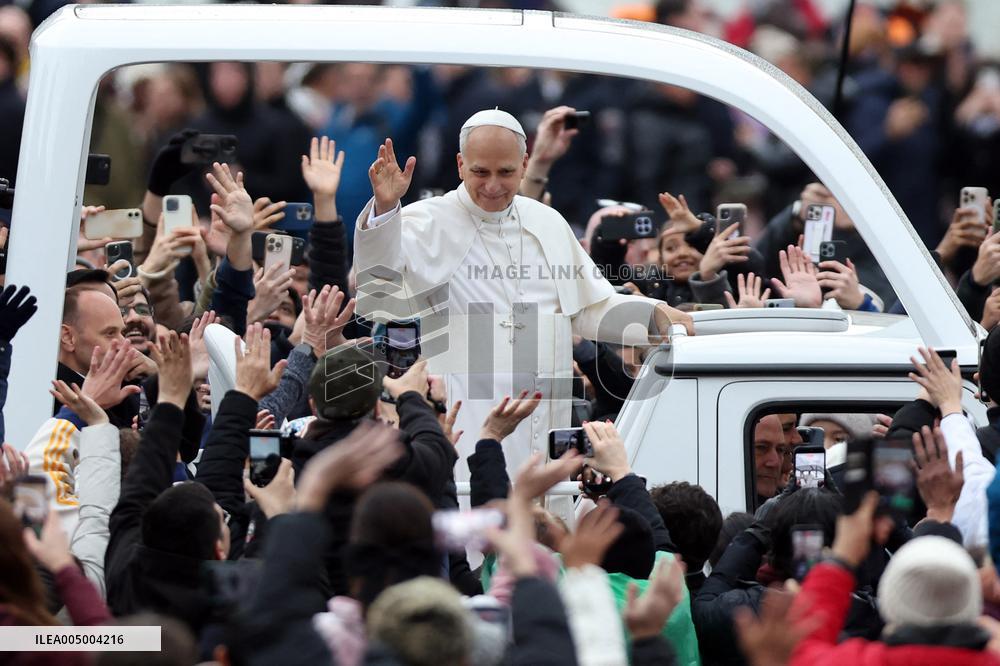 Leo XIV Greets the Faithful from the Popemobile - Vatican