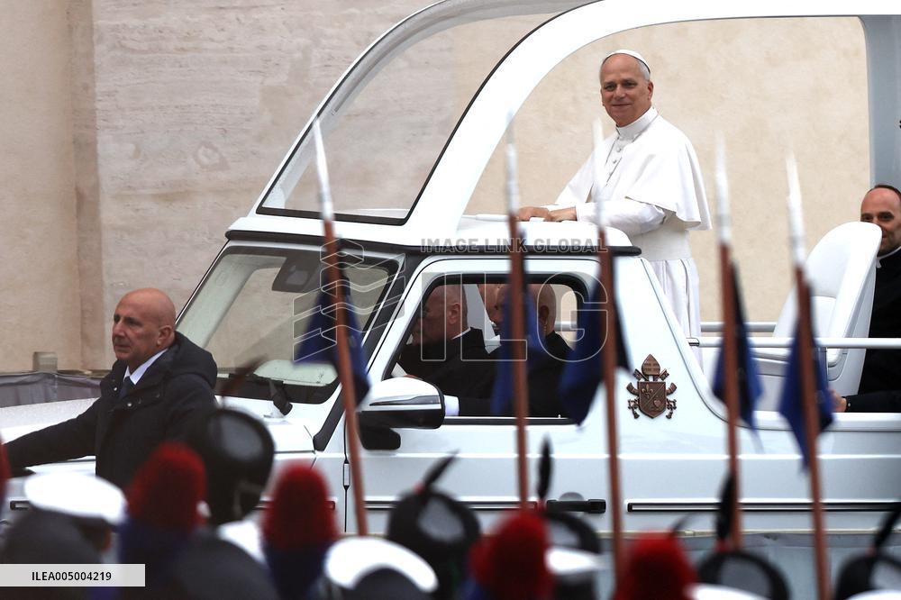 Leo XIV Greets the Faithful from the Popemobile - Vatican