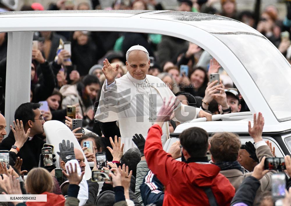 Pope Leo XIV Greets Faithful After Christmas Morning Mass - Vatican