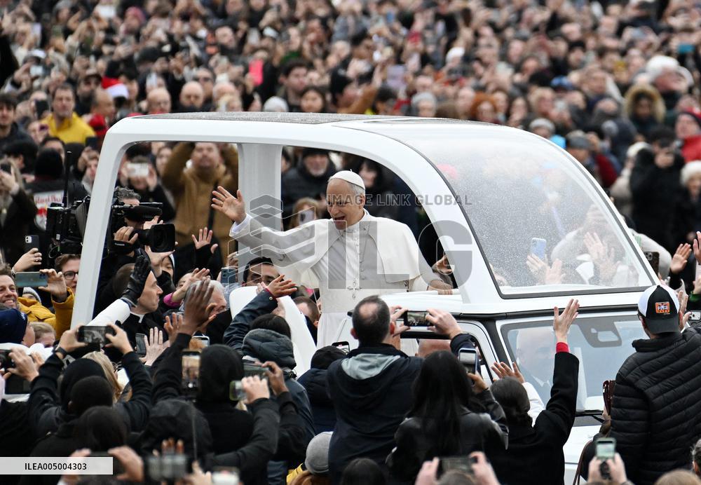 Pope Leo XIV Greets Faithful After Christmas Morning Mass - Vatican