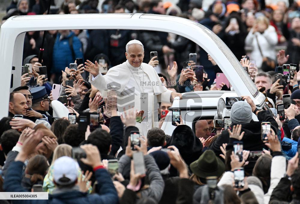 Pope Leo XIV Greets Faithful After Christmas Morning Mass - Vatican