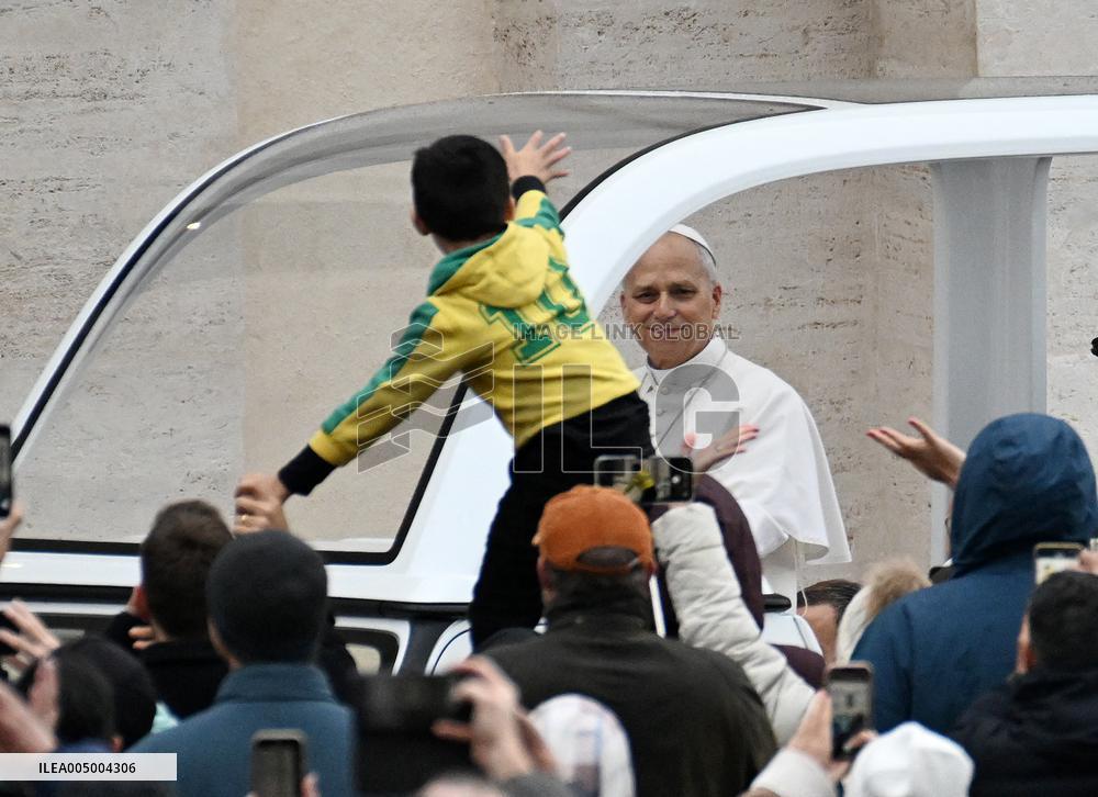 Pope Leo XIV Greets Faithful After Christmas Morning Mass - Vatican