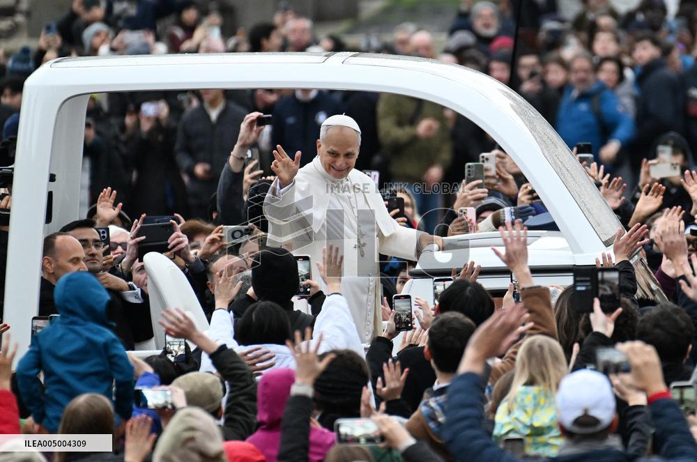 Pope Leo XIV Greets Faithful After Christmas Morning Mass - Vatican
