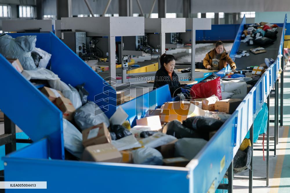 Logistics Warehouse Sorting Center