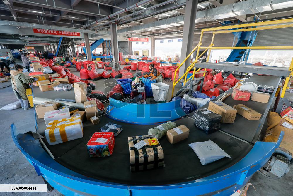 Logistics Warehouse Sorting Center