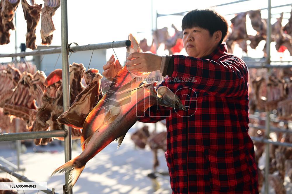 Farmers Sell Cured Meats Via Live Streaming on Short Videos