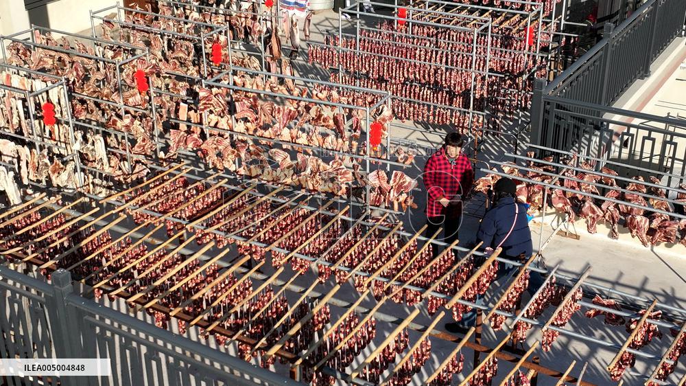 Farmers Sell Cured Meats Via Live Streaming on Short Videos