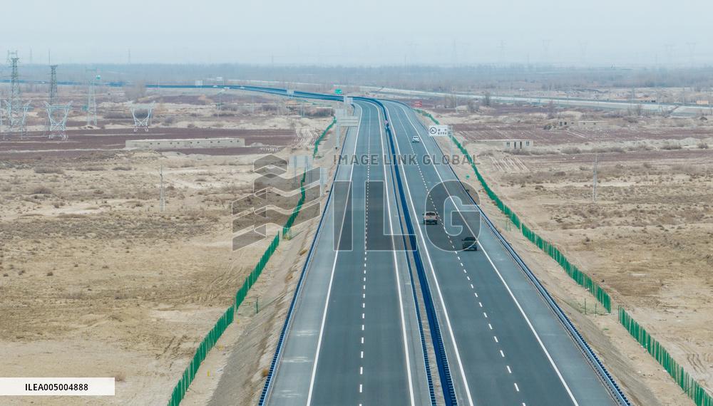 Urumqi-Yuli Expressway