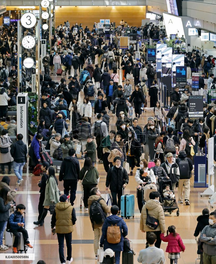 Year-end holiday travelers