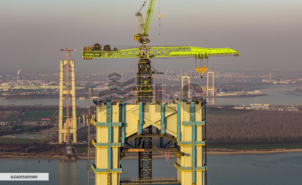 Zhangjinggao Yangtze River Bridge Construction