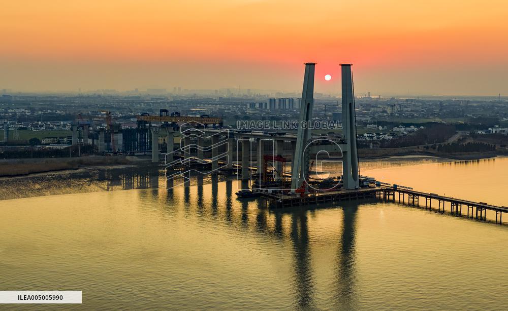 Zhangjinggao Yangtze River Bridge Construction