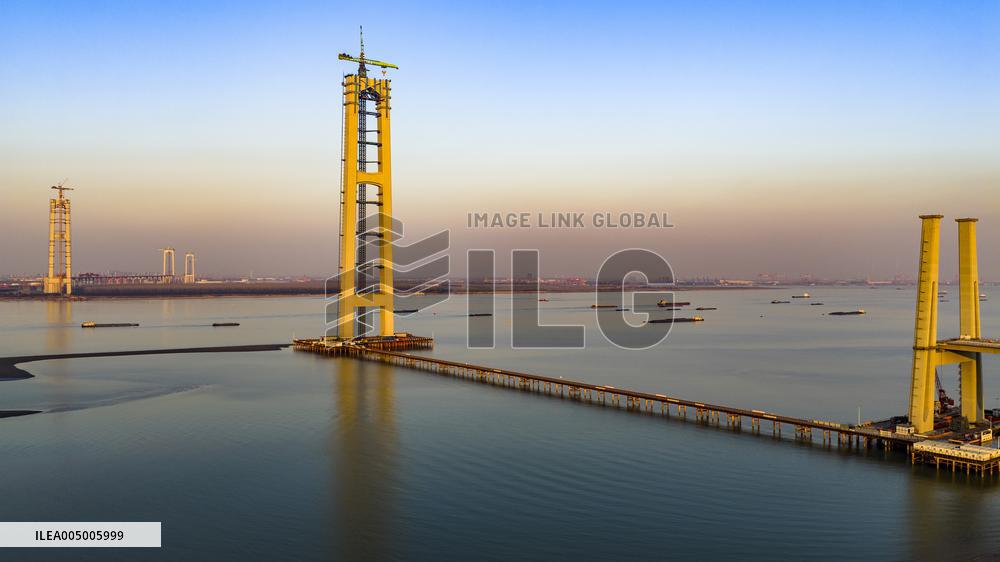 Zhangjinggao Yangtze River Bridge Construction
