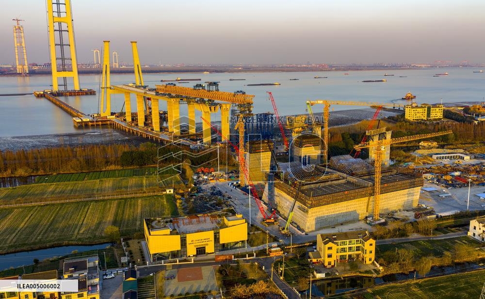 Zhangjinggao Yangtze River Bridge Construction
