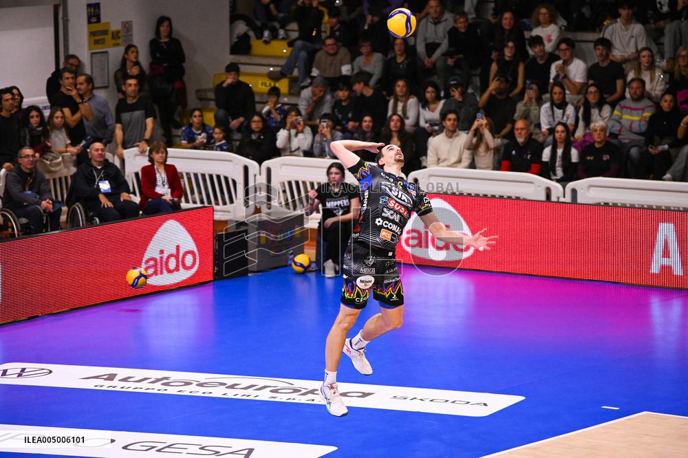 VOLLEY - Superlega Serie A - Cisterna Volley vs Sir Susa Vim Perugia 0-3 (14-25, 20-25, 20-25)