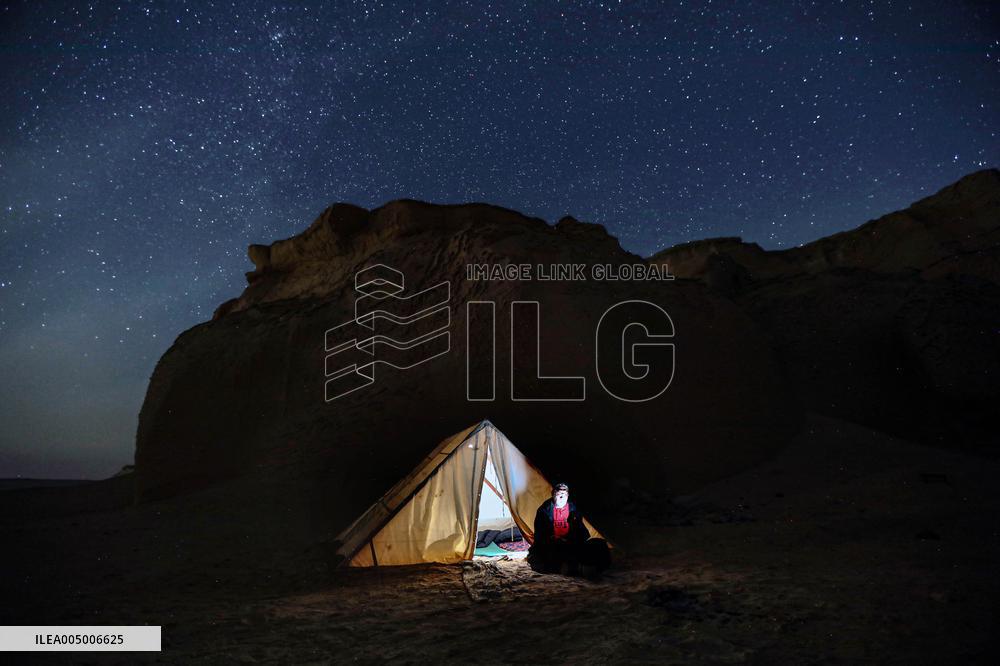 Starry Sky Over The Desert In Wadi Al-Hitan - Egypte