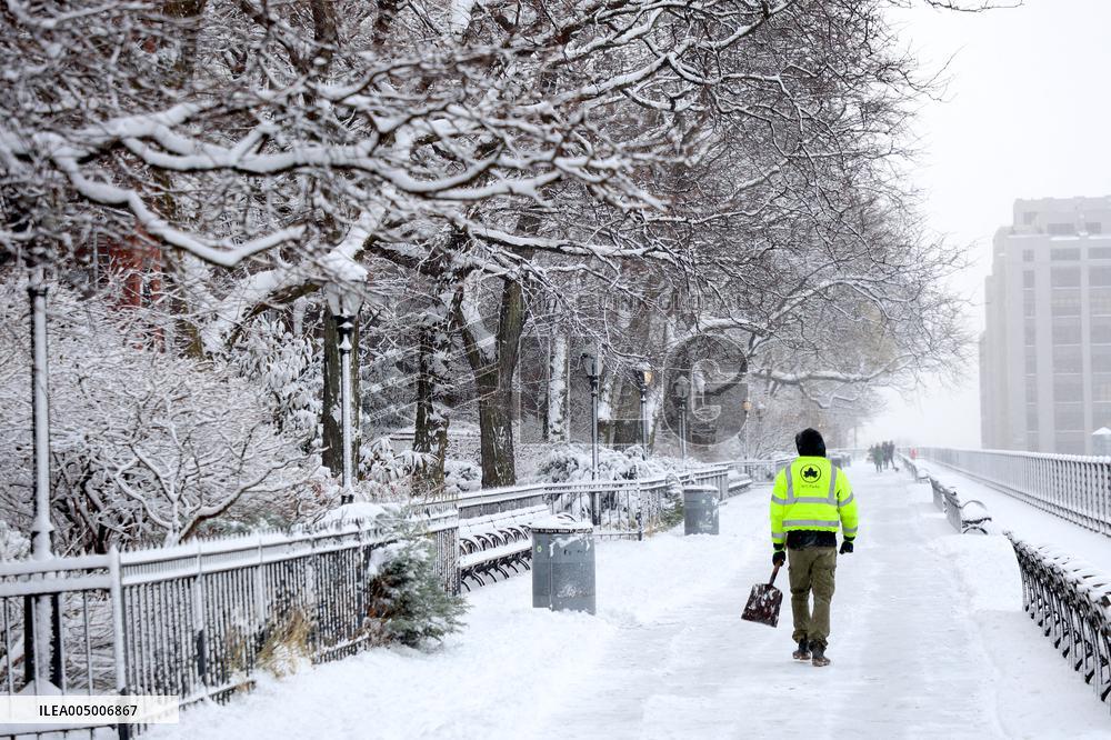 Winter Storm with Snow in New York
