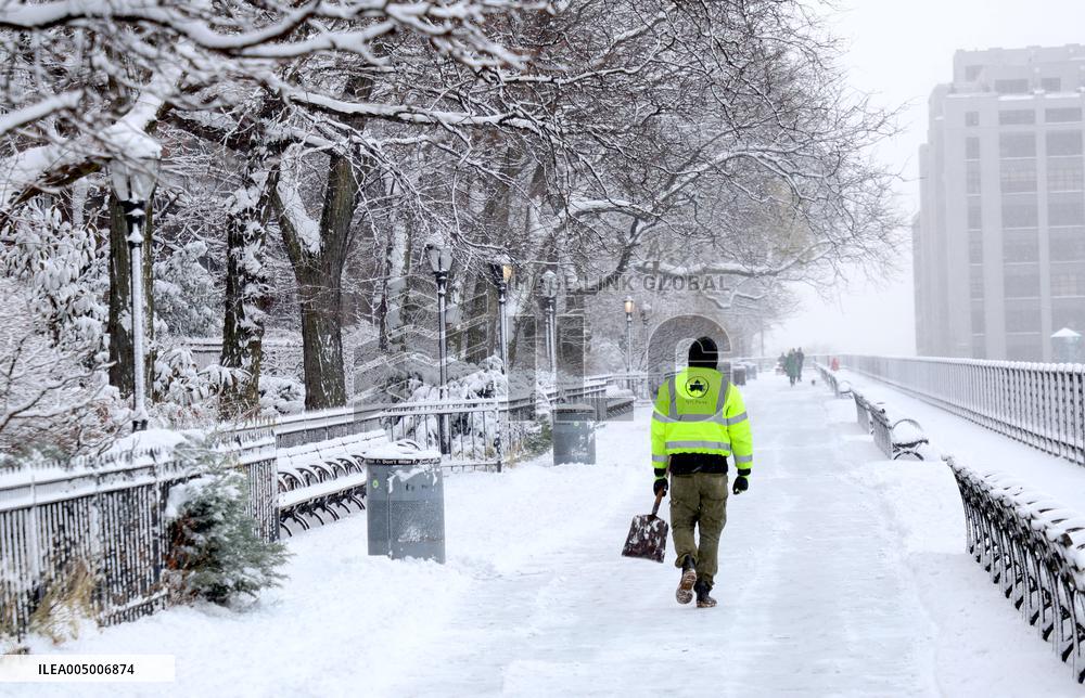 Winter Storm with Snow in New York