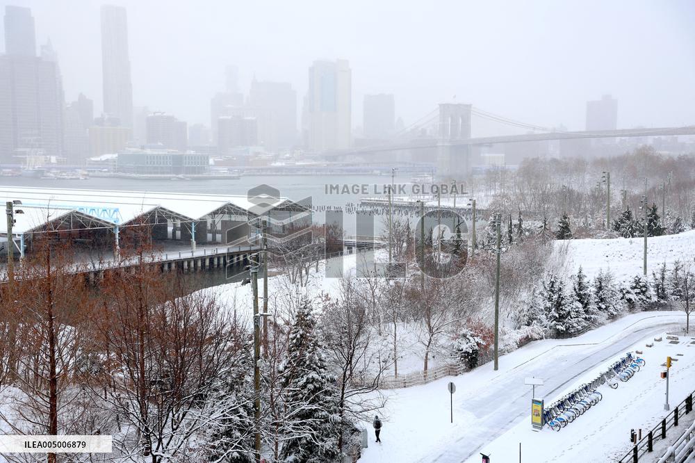 Winter Storm with Snow in New York