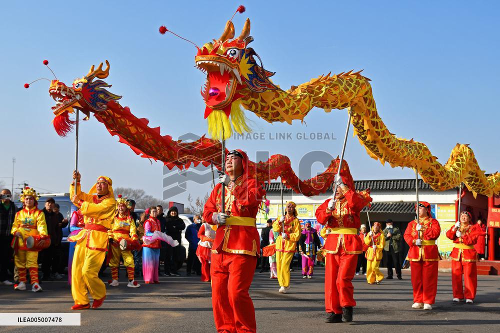 Folk Performances Celebrate New Year